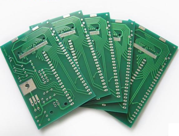 PCB板的為什么有不同的顏色?